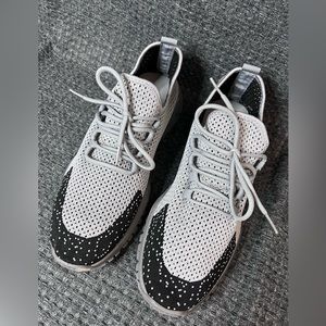 Pony Road Men’s SIZE 11.5 Light Grey Vented Athletic Low Top Sneakers